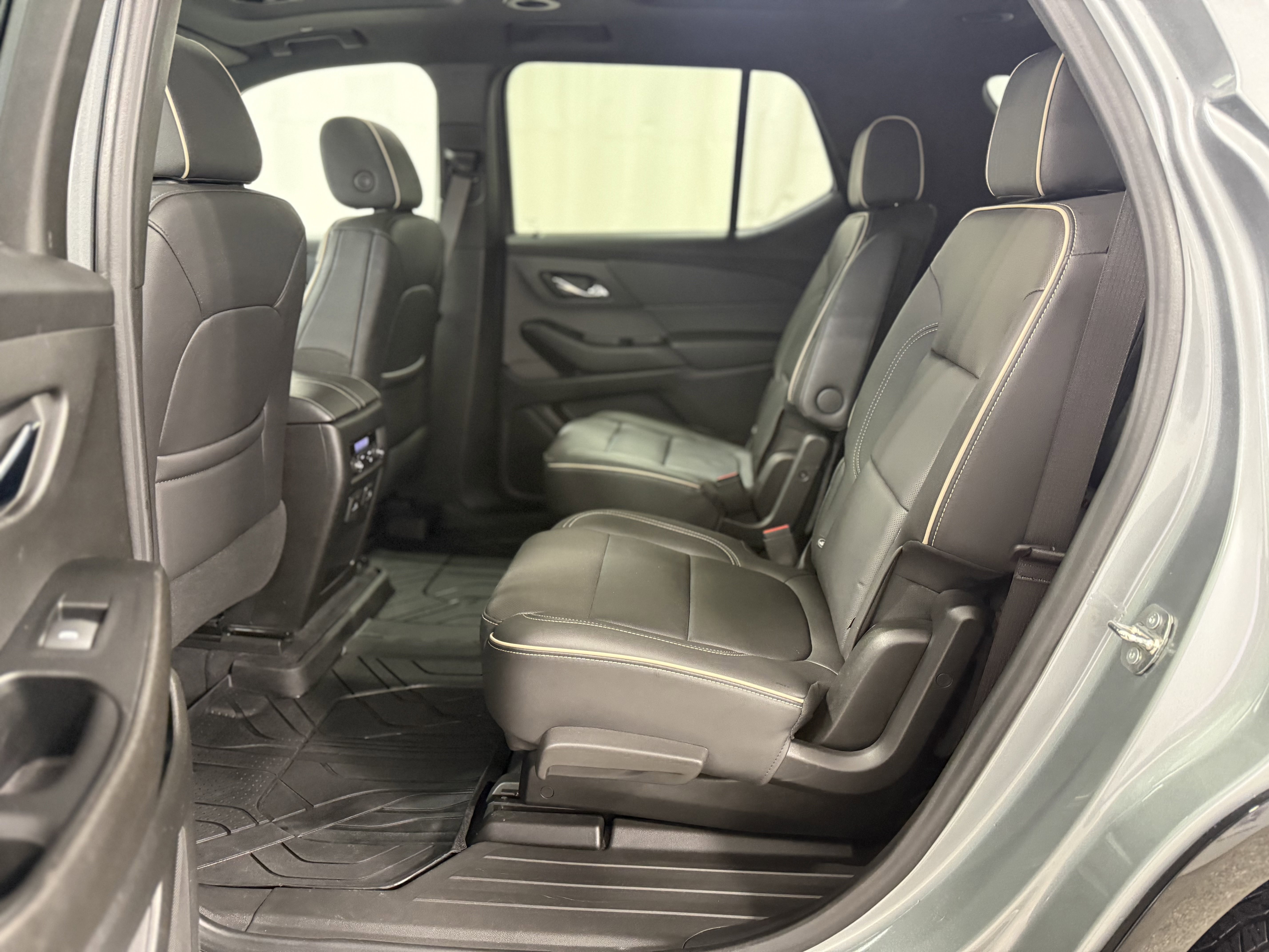 Certified 2023 Chevrolet Traverse Premier w/ Redline Edition image 24