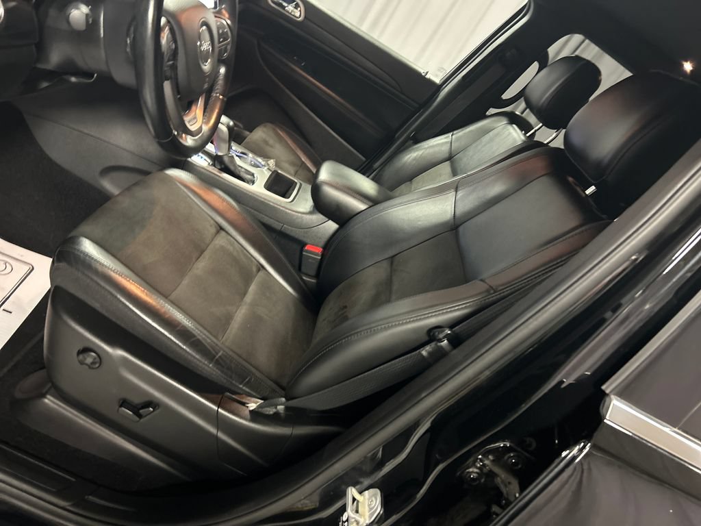 Used 2021 Jeep Grand Cherokee Laredo X AWD/4WD image 12