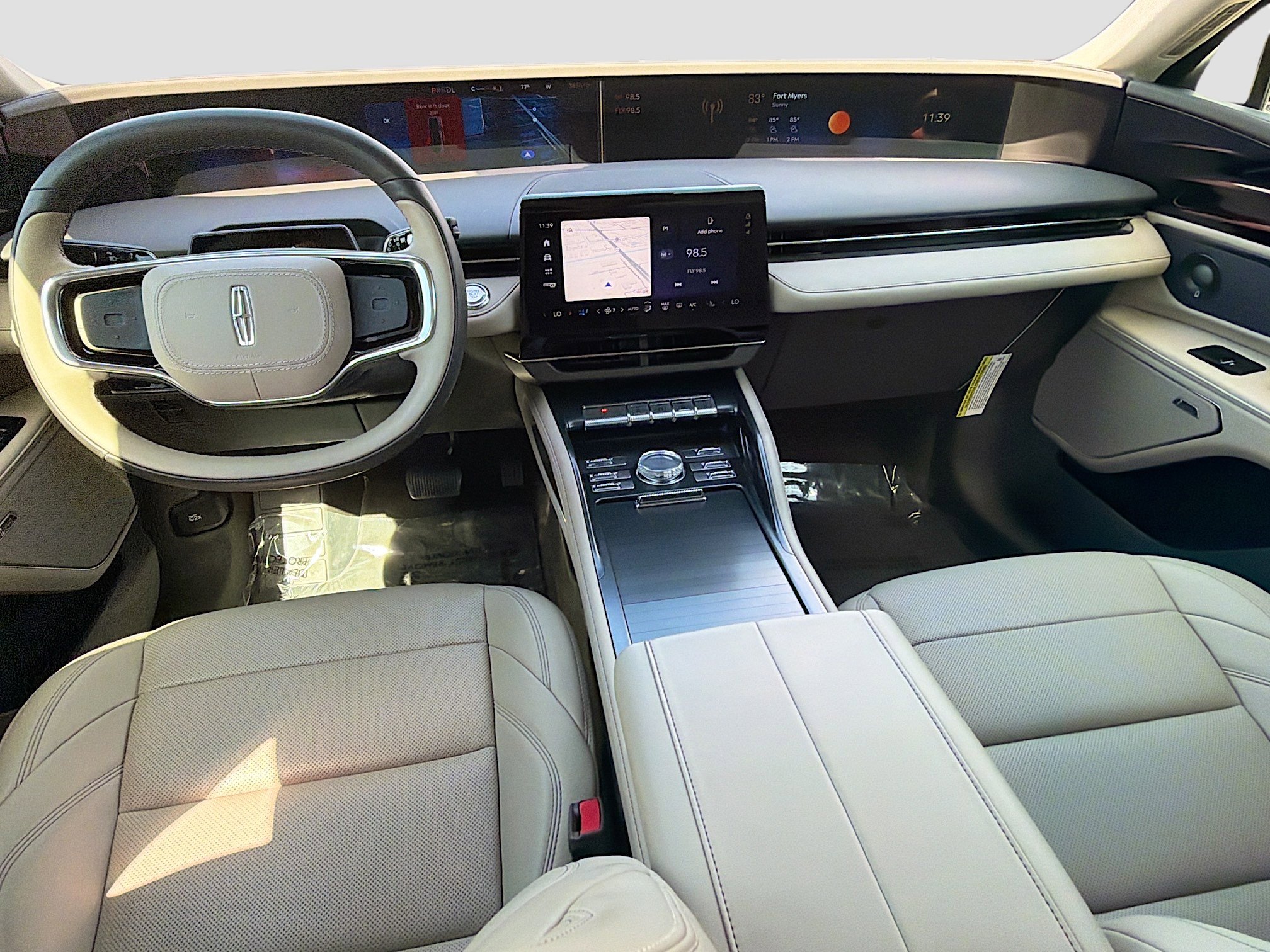 Used 2025 Lincoln Nautilus Premier w/ Equipment Group 102A image 17