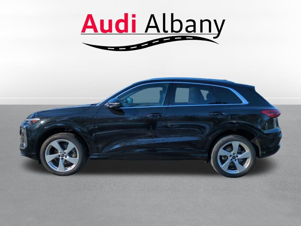 Certified 2025 Audi Q5 Premium Plus image 3