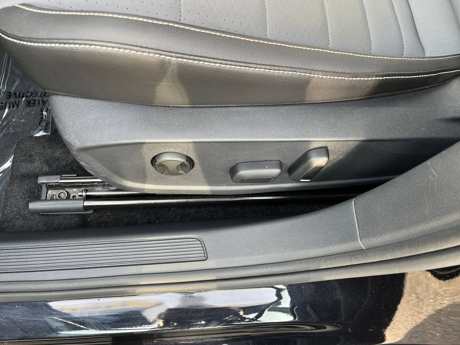 Used 2025 Volkswagen Jetta SE image 23