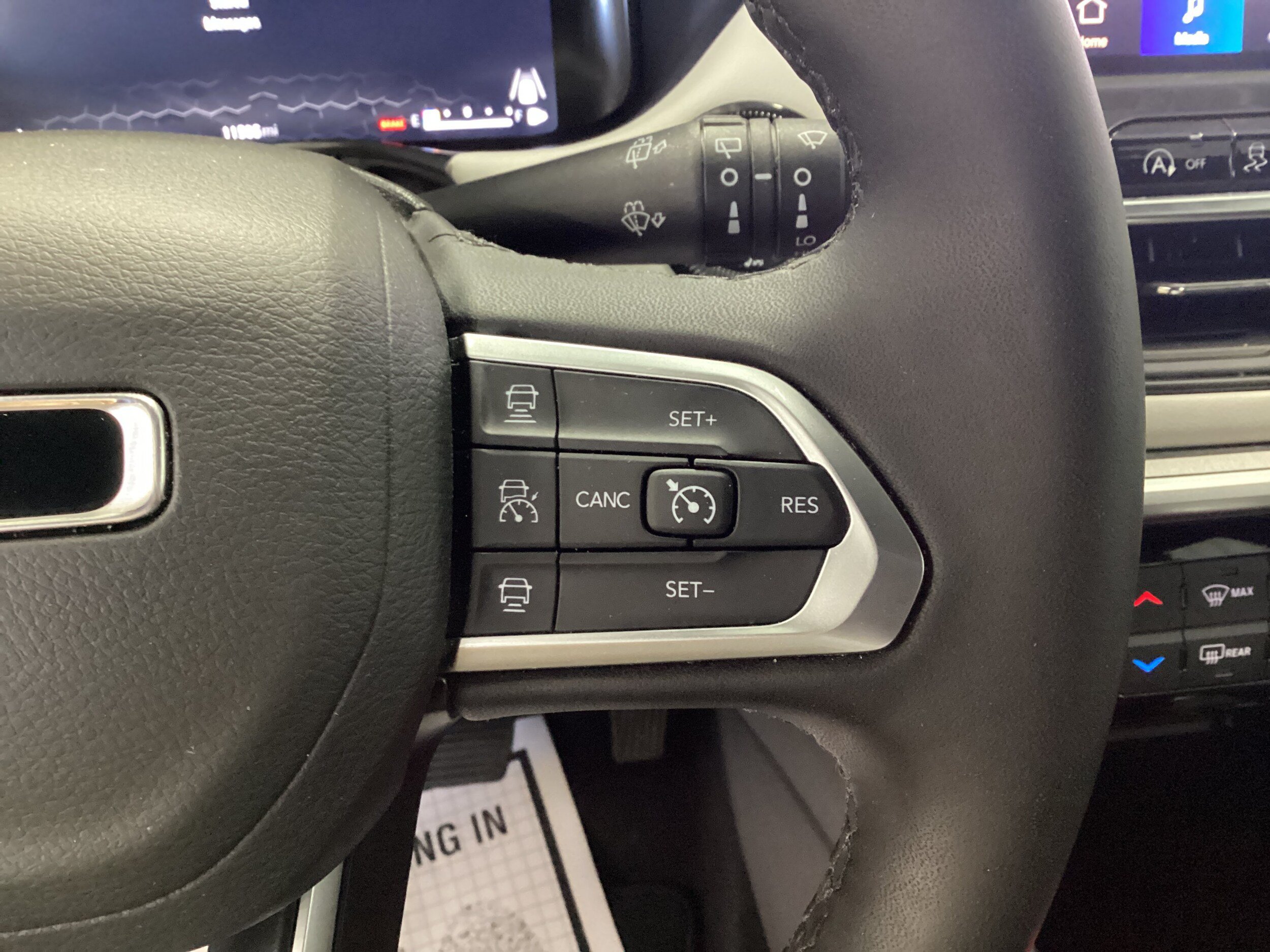 Used 2025 Jeep Compass Limited w/ Elite Group AWD/4WD image 22