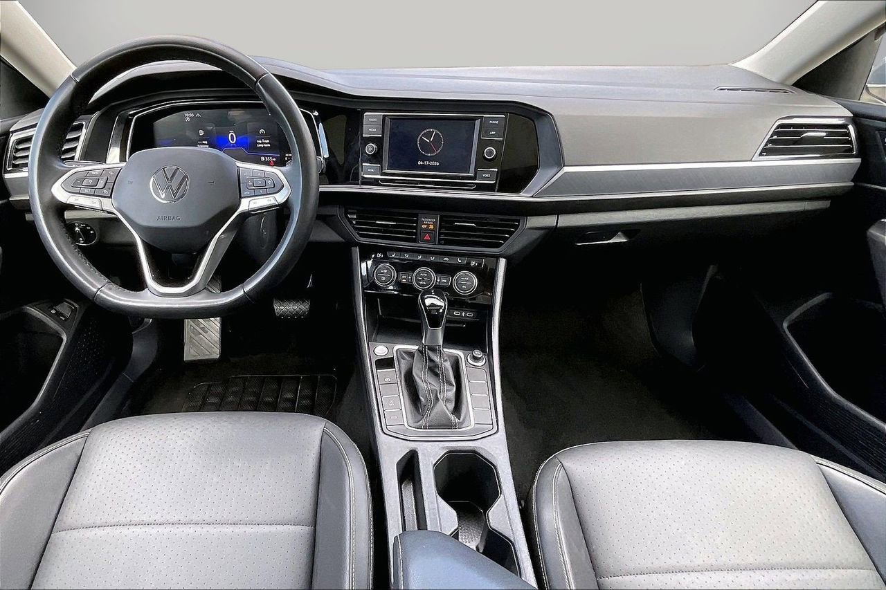 Used 2024 Volkswagen Jetta SE image 15