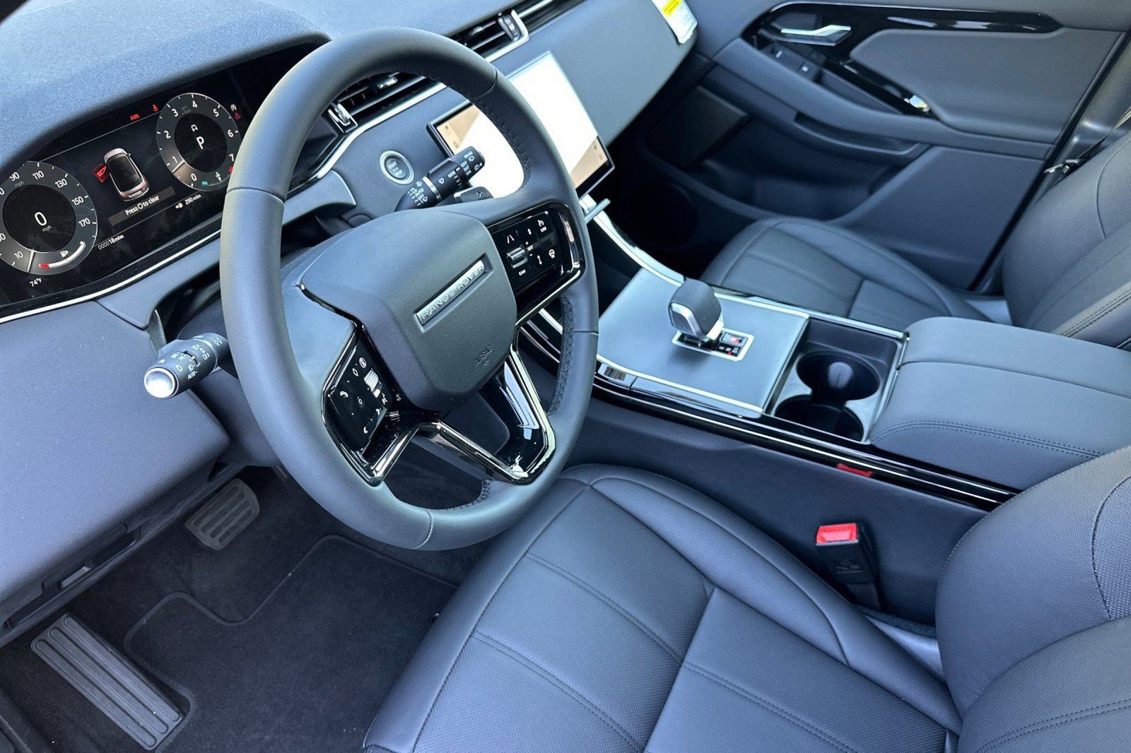 Used 2026 Land Rover Range Rover Evoque S AWD/4WD image 4