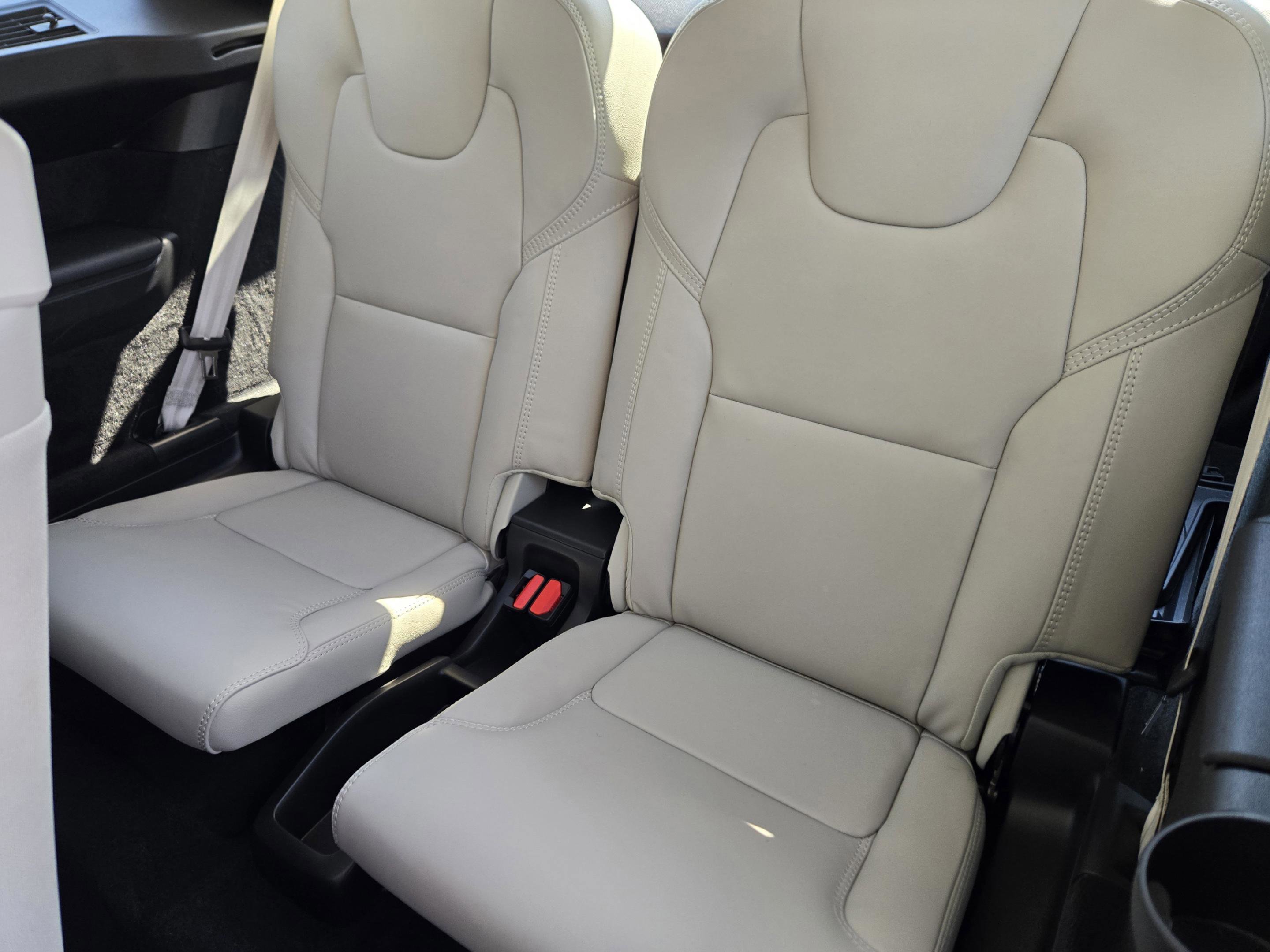 Used 2025 Volvo XC90 B5 Ultra w/ Protection Package Premier image 32