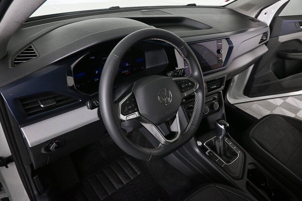 Used 2022 Volkswagen Taos SE FWD image 6