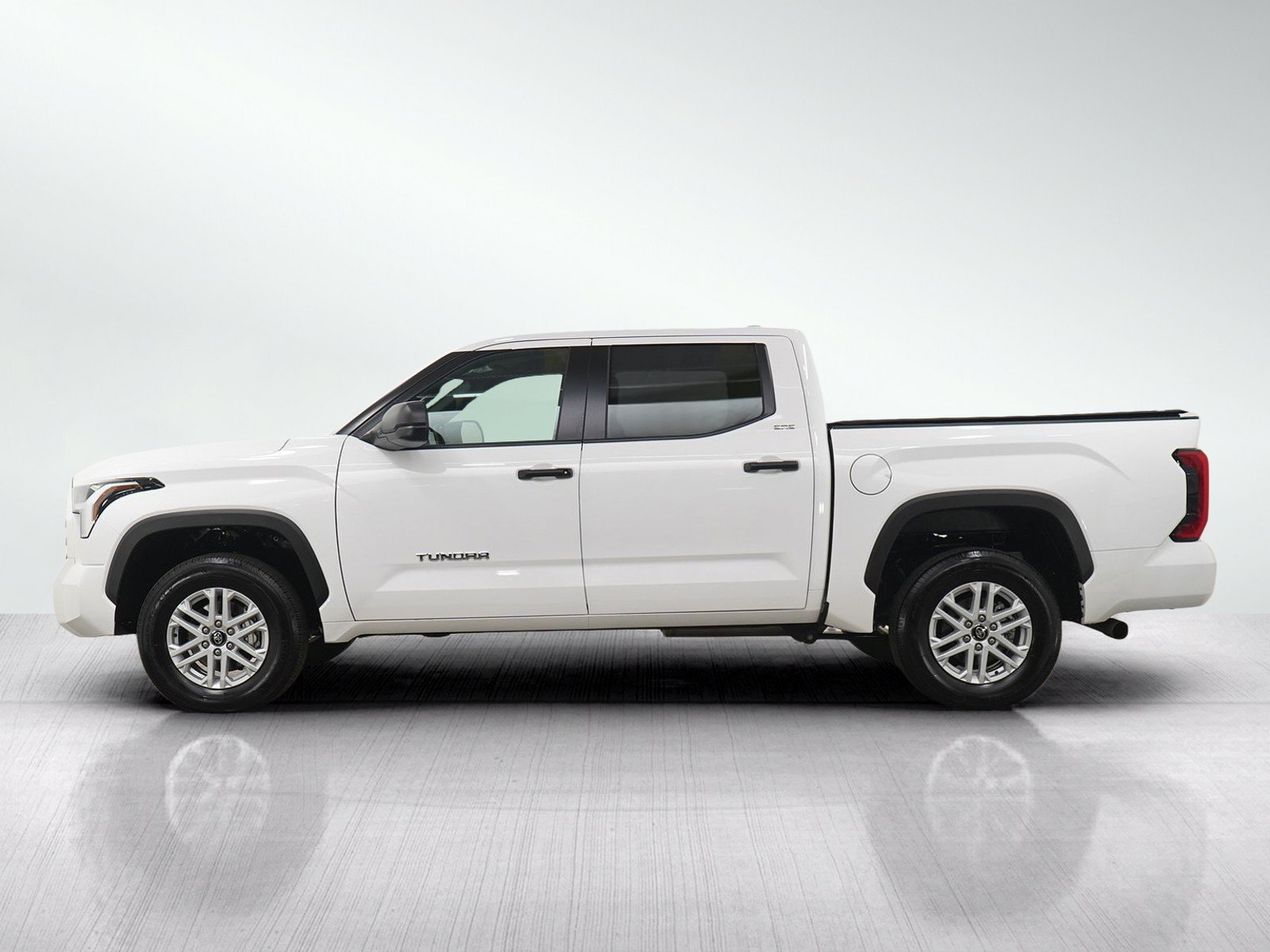 Used 2025 Toyota Tundra SR5 AWD/4WD image 2