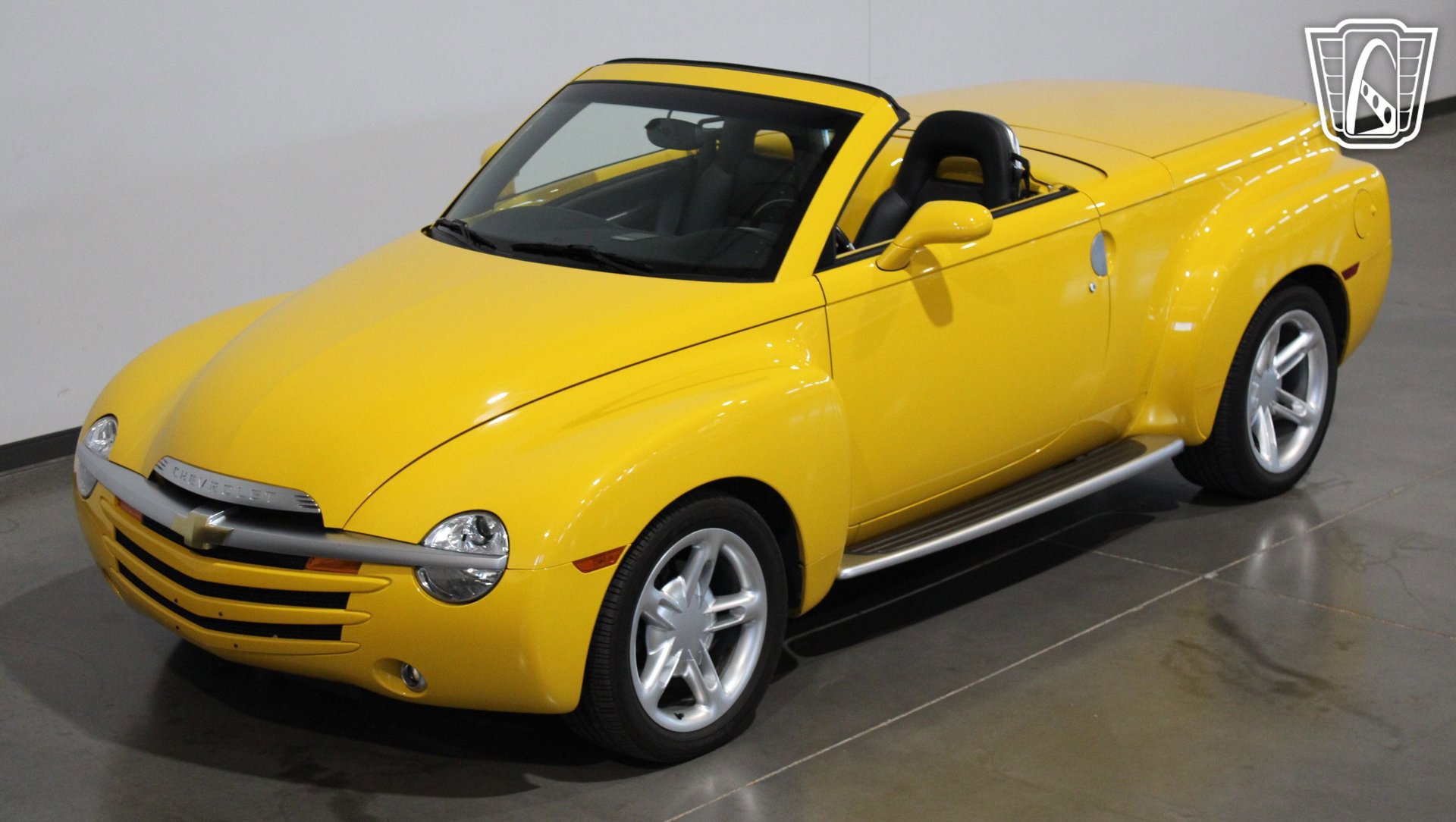 Used 2003 Chevrolet SSR w/ Preferred Equipment Group RWD image 9