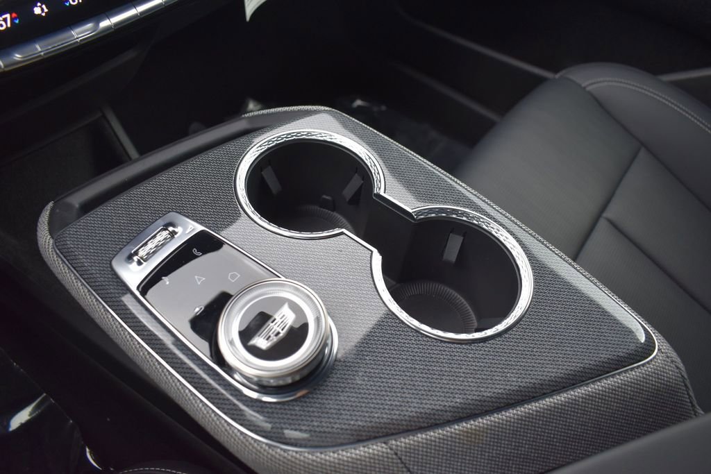 Used 2025 Cadillac Optiq Sport 2 w/ LPO, Floor Liner Package AWD/4WD image 19