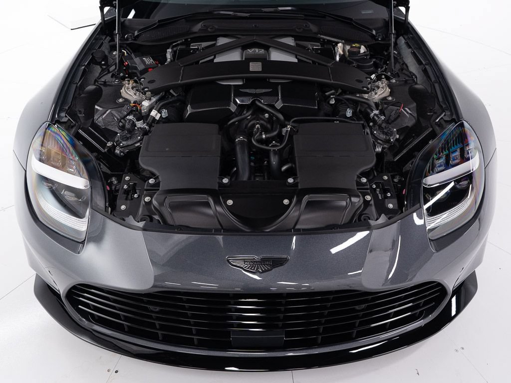 Used 2025 Aston Martin Vanquish RWD image 38
