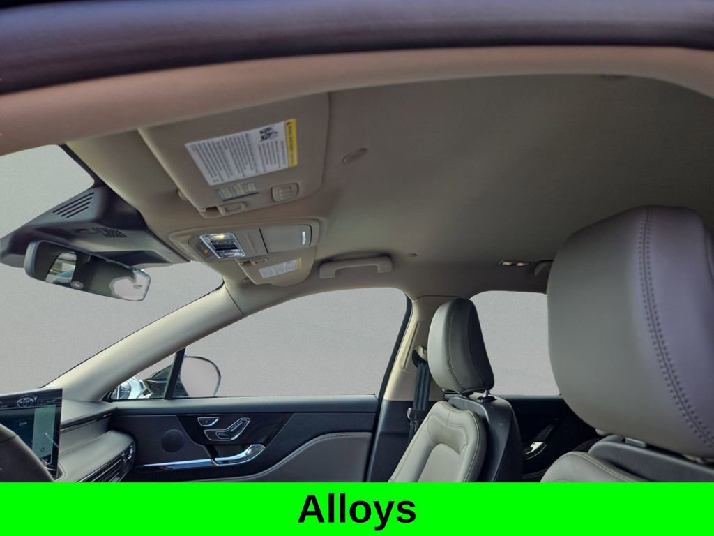 Used 2025 Lincoln Corsair FWD w/ Equipment Group 101A image 15