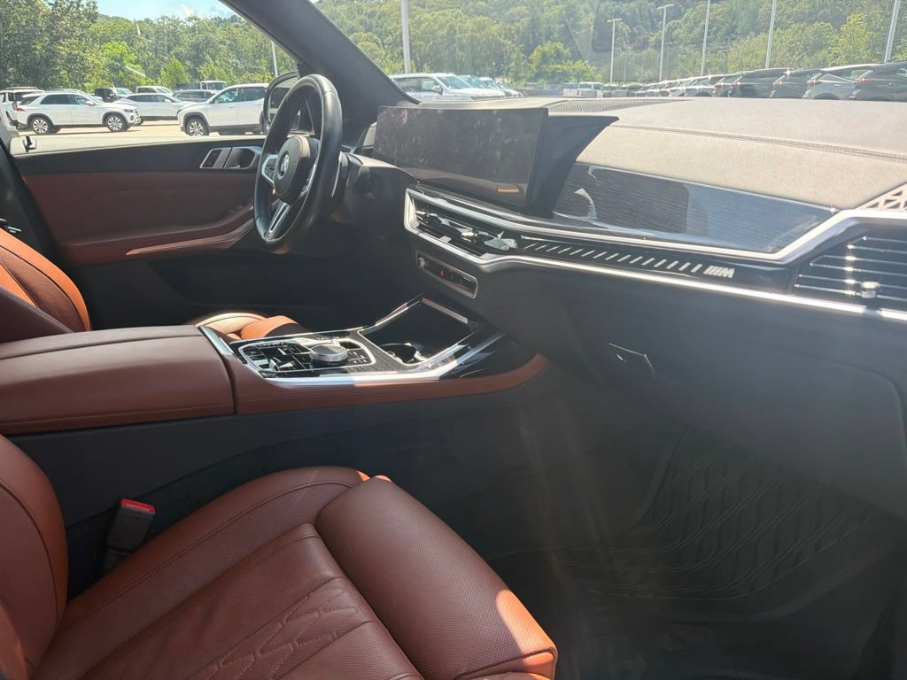 Used 2023 BMW X7 M60i w/ Climate Comfort Package AWD/4WD image 29