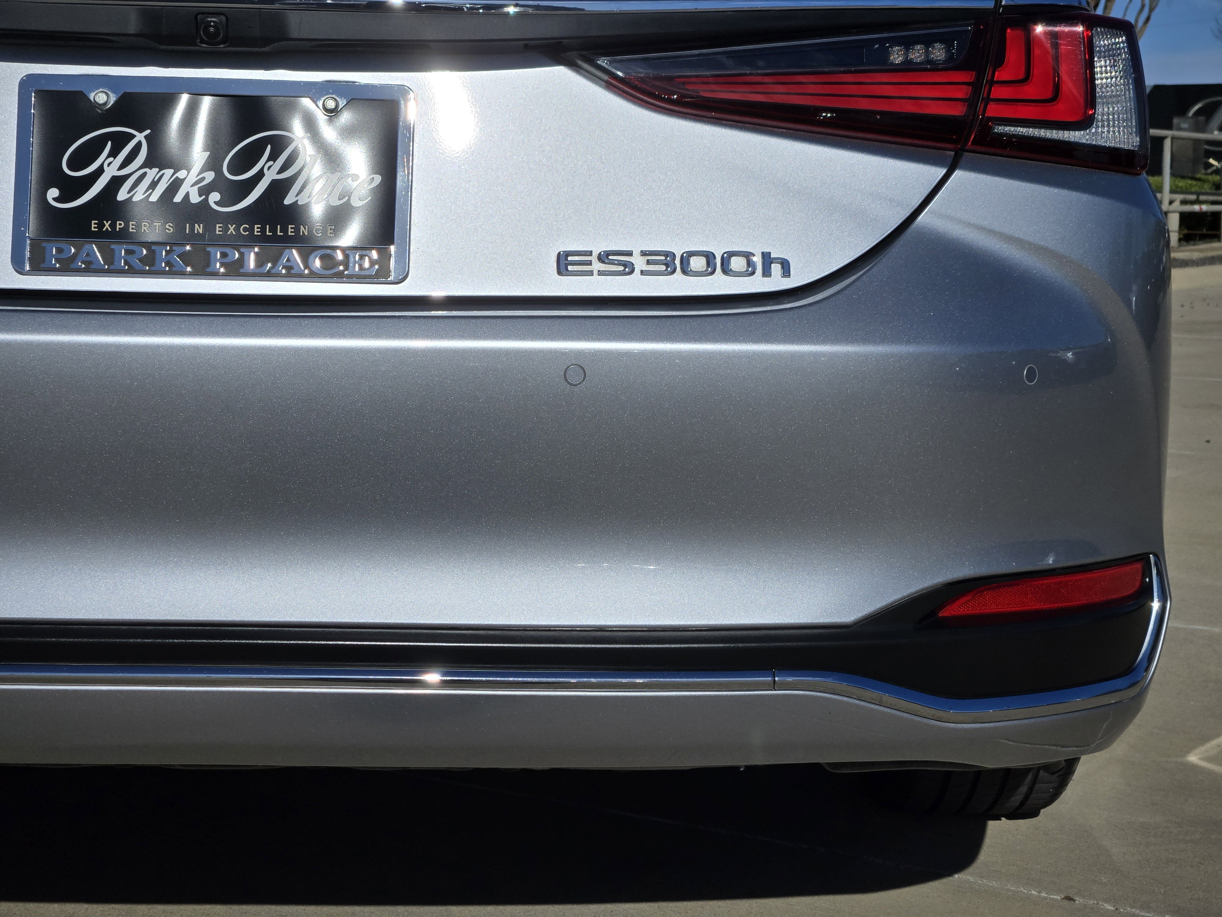 Used 2025 Lexus ES 300h w/ Premium Package image 18