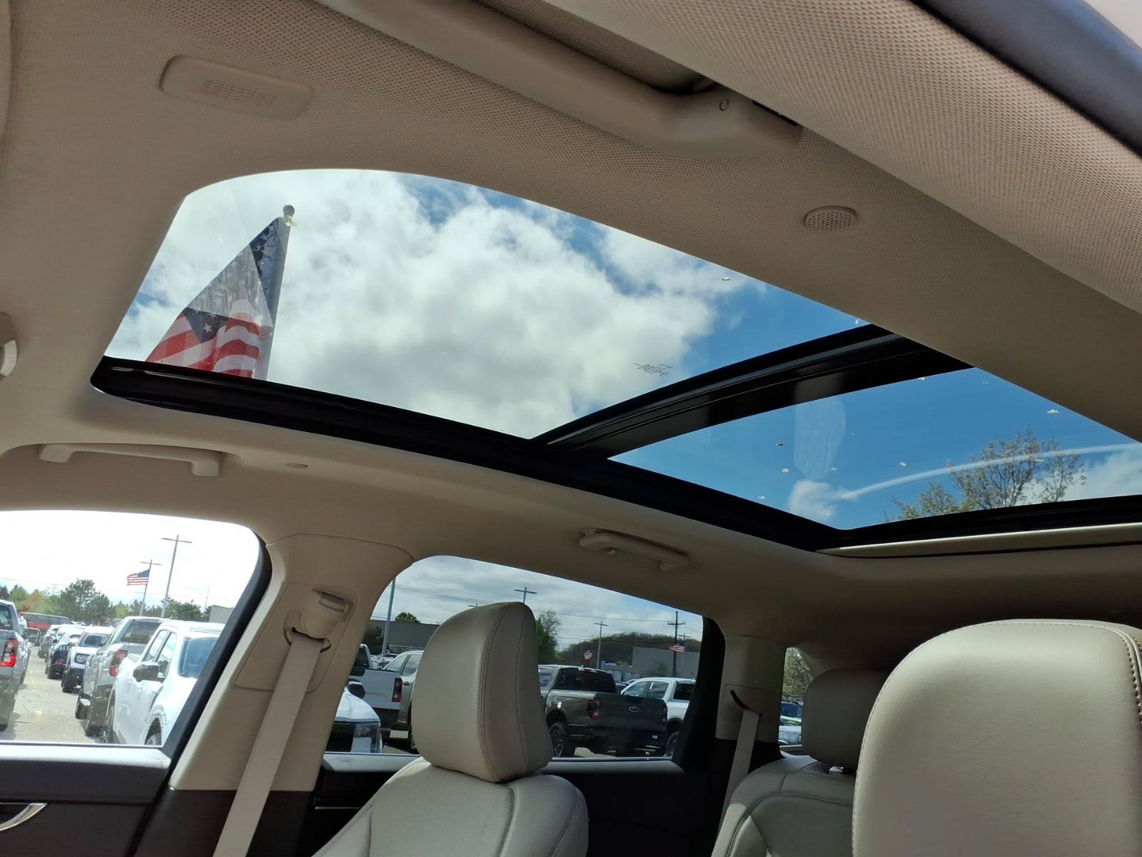 Used 2023 Lincoln Nautilus Reserve AWD/4WD image 13