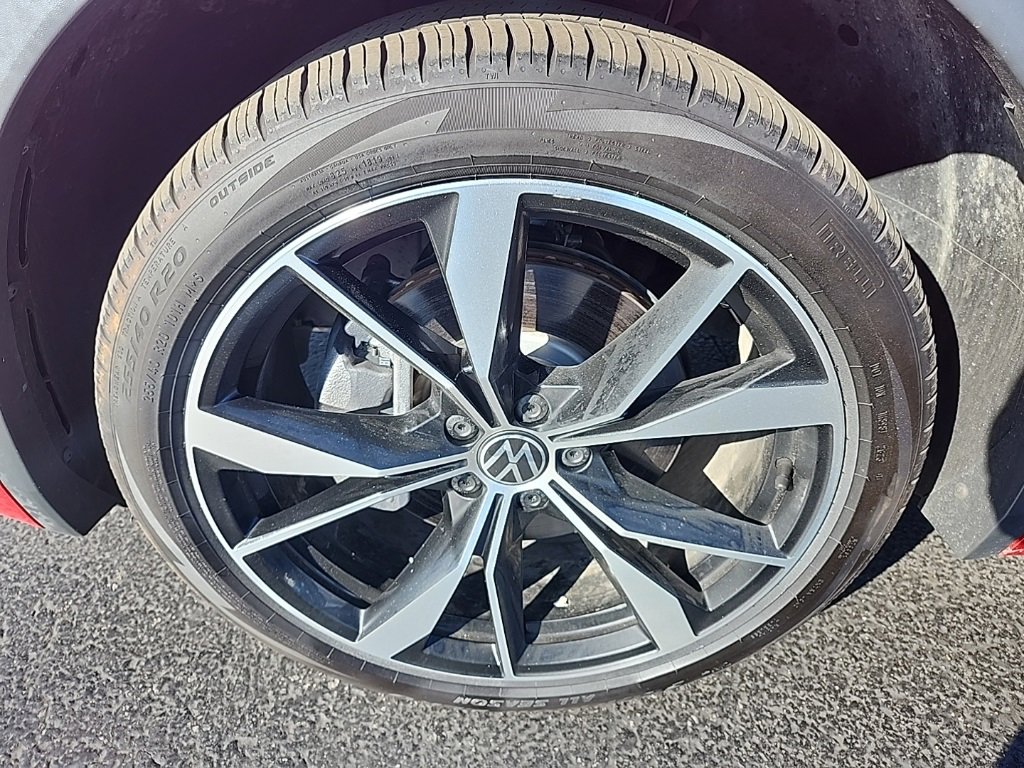 Used 2024 Volkswagen Tiguan SEL R-Line image 9