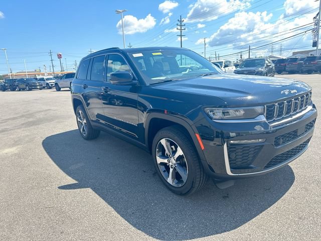 New 2026 Jeep Grand Cherokee Limited w/ Luxury Tech Group II AWD/4WD image 11