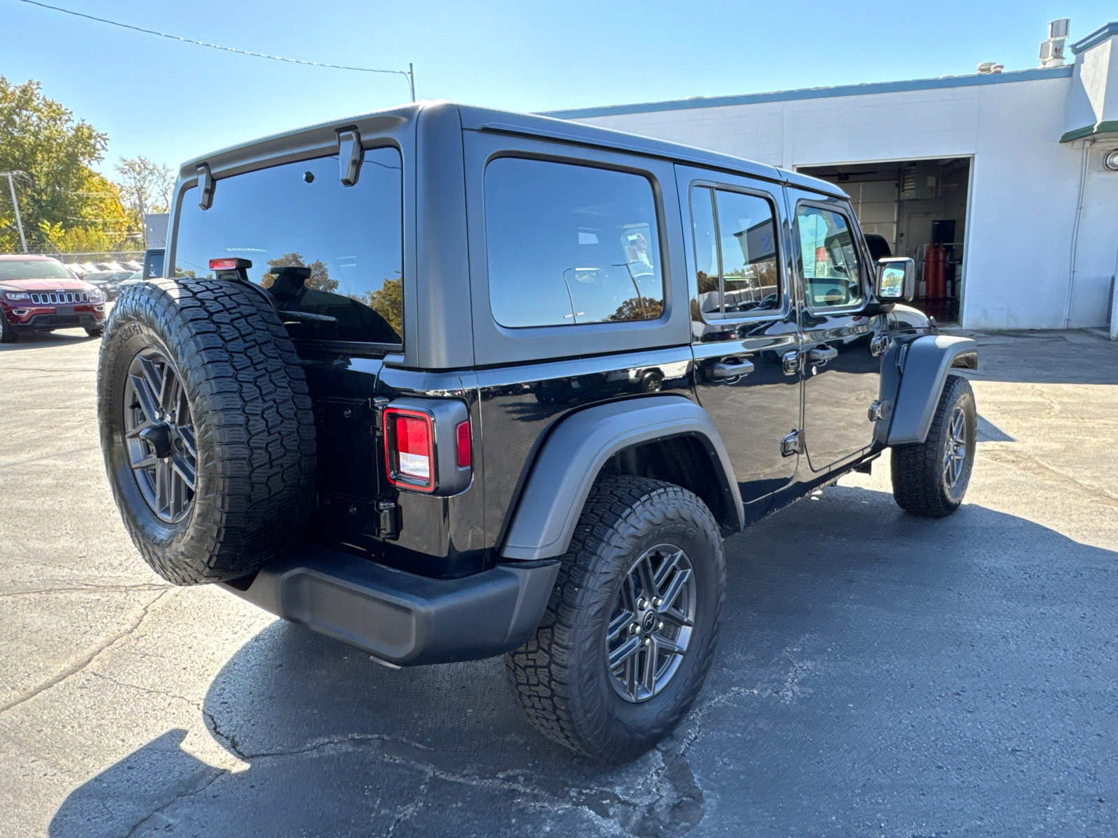 Used 2025 Jeep Wrangler Sport S image 5