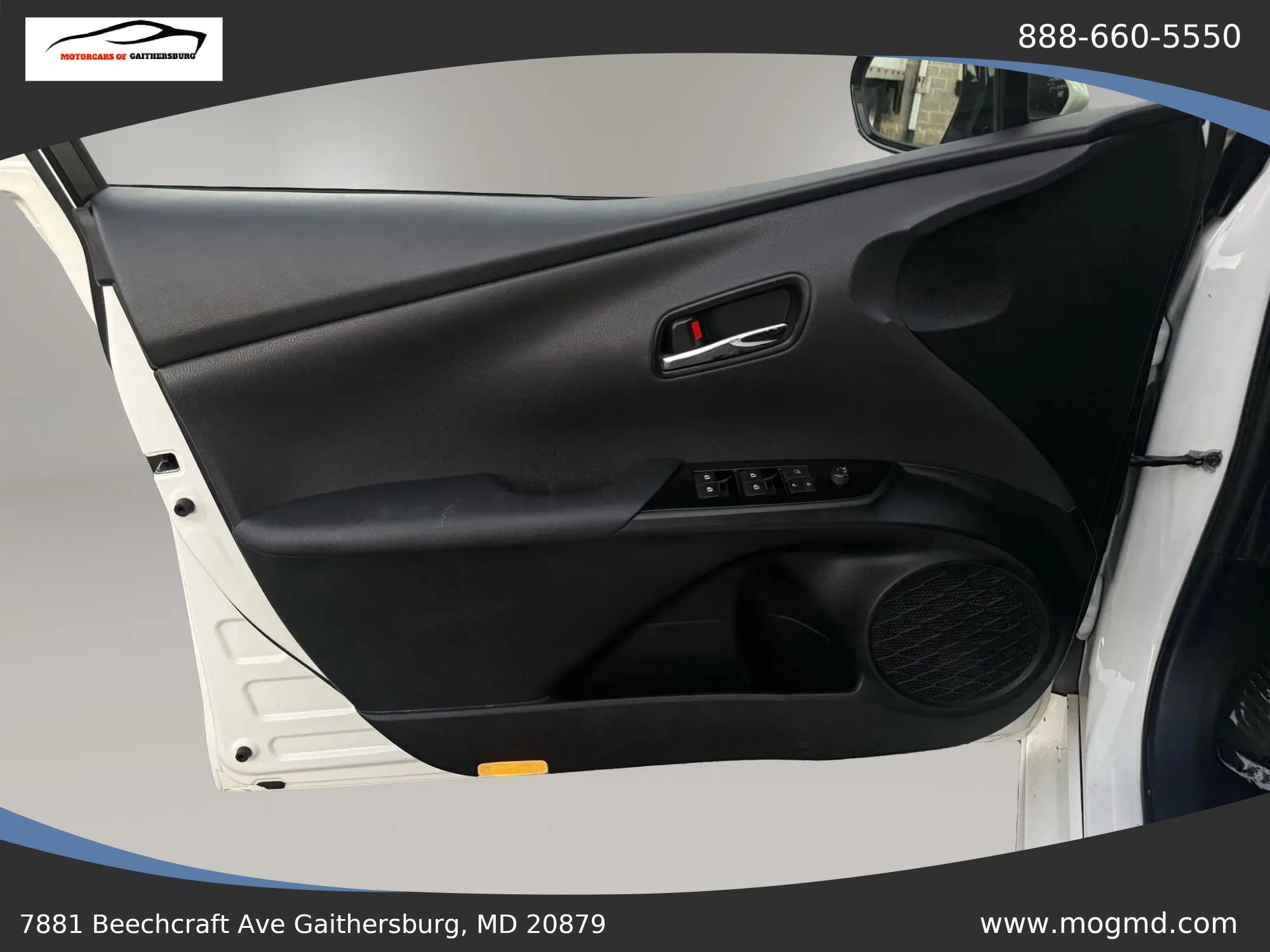 Used 2018 Toyota Prius Prime Plus w/ Carpet Mat Package image 19