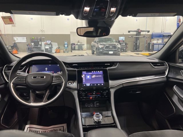 Used 2022 Jeep Grand Cherokee Altitude AWD/4WD image 5