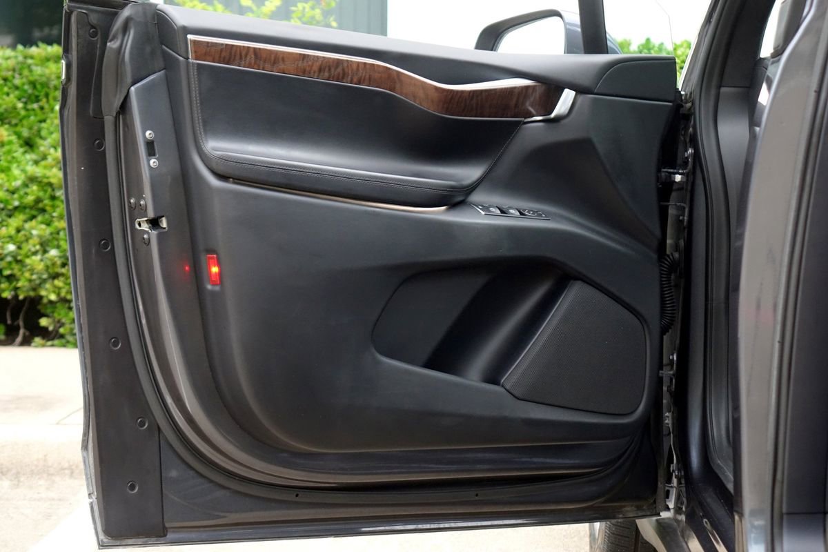 Used 2018 Tesla Model X 100D AWD/4WD image 36