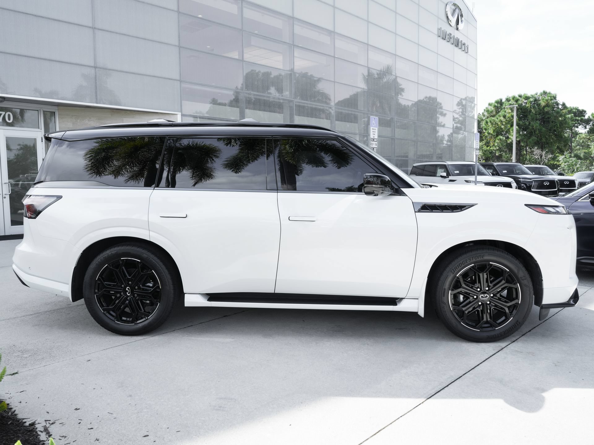Used 2026 INFINITI QX80 4WD w/ Sport Exterior Package image 11