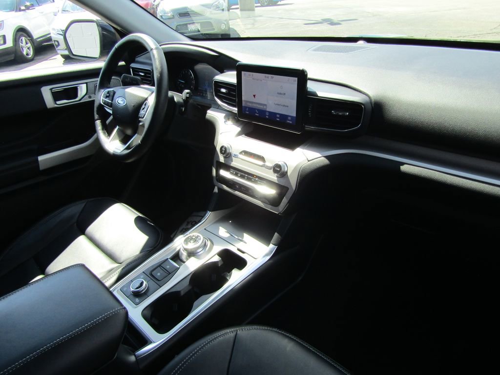 Used 2024 Ford Explorer XLT w/ Equipment Group 202A AWD/4WD image 15