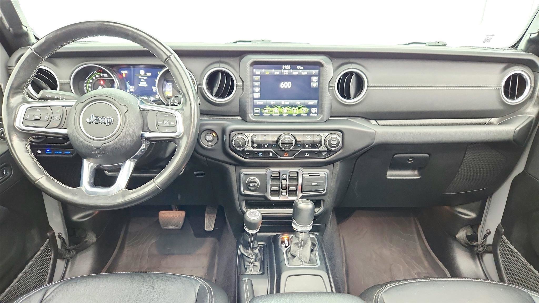 Used 2023 Jeep Wrangler Unlimited Sahara w/ Cold Weather Group AWD/4WD image 27
