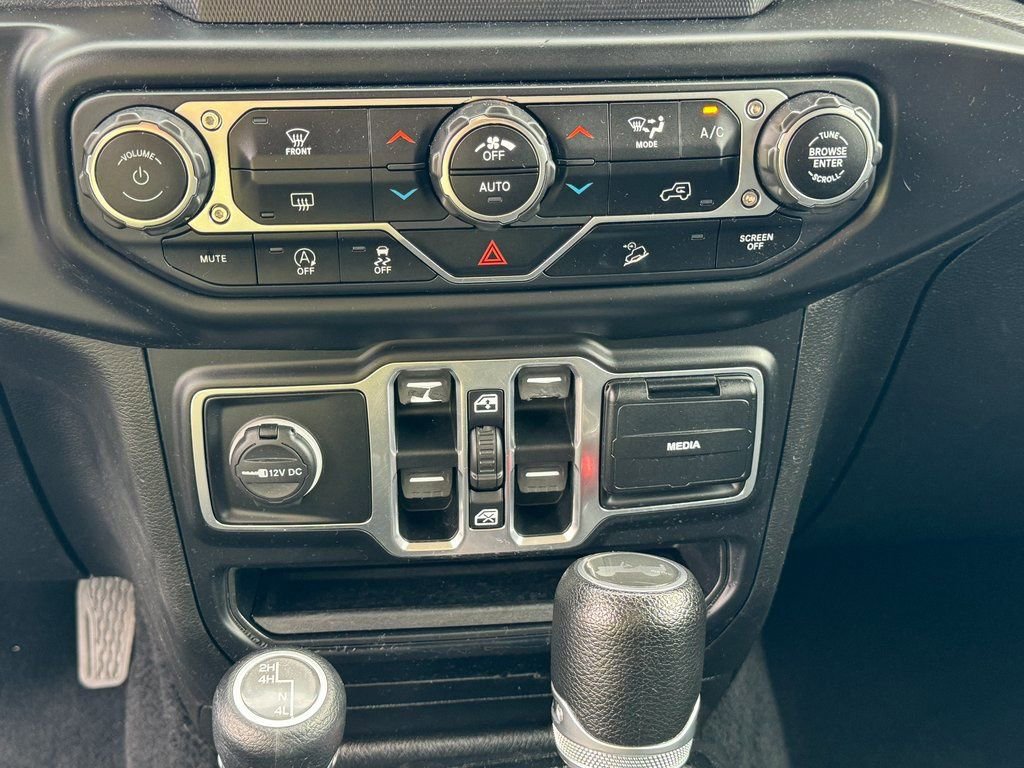 Used 2020 Jeep Wrangler Unlimited Sahara image 34