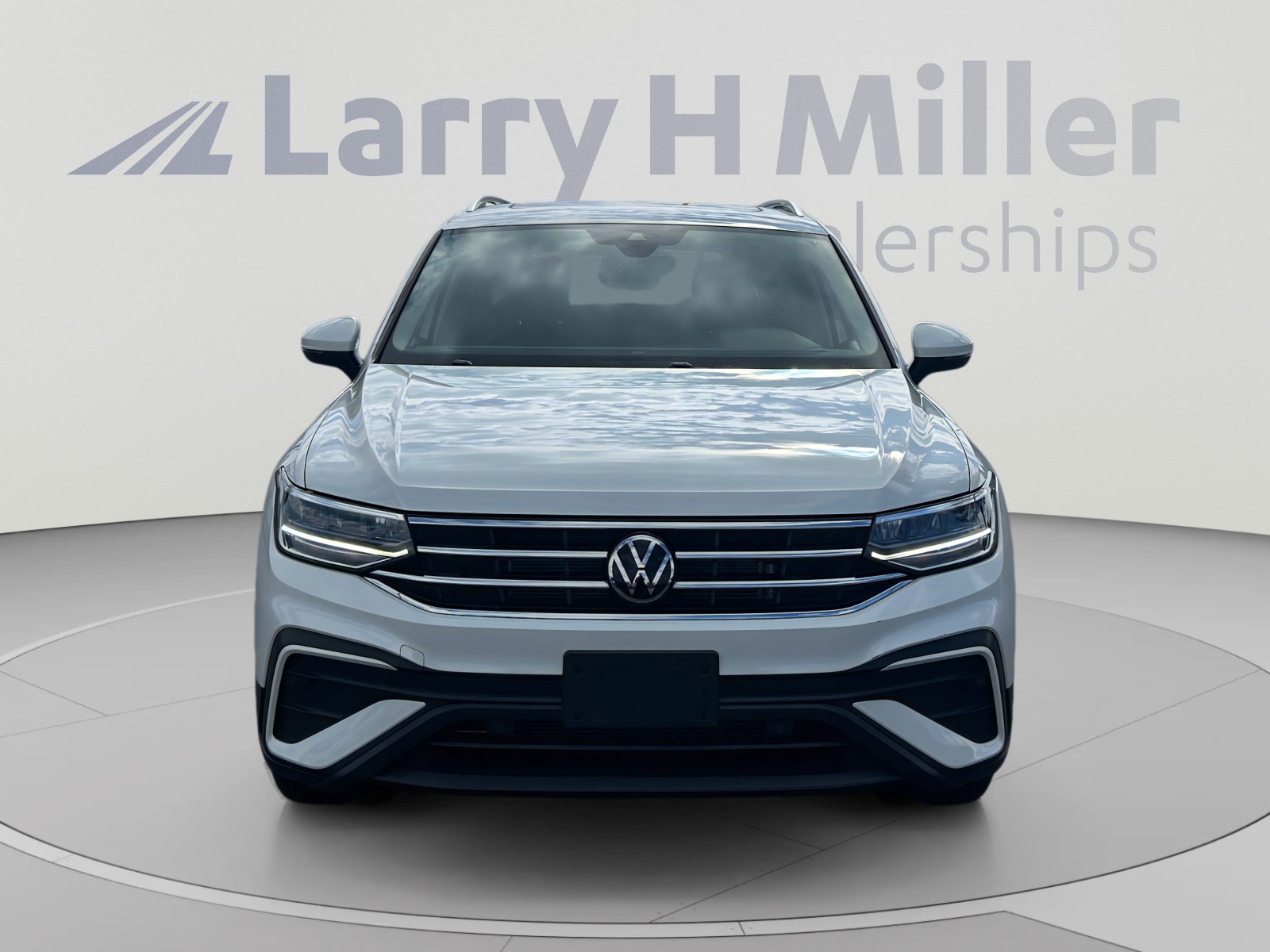 Used 2023 Volkswagen Tiguan SE AWD/4WD image 8