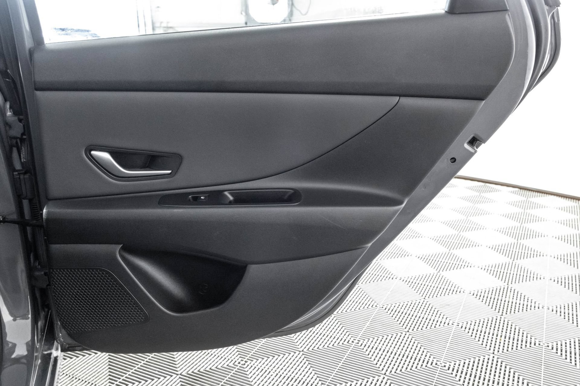 Used 2025 Hyundai Elantra Limited FWD image 41