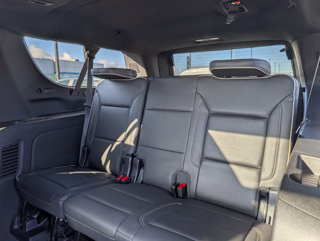 Used 2023 Chevrolet Suburban Premier image 10