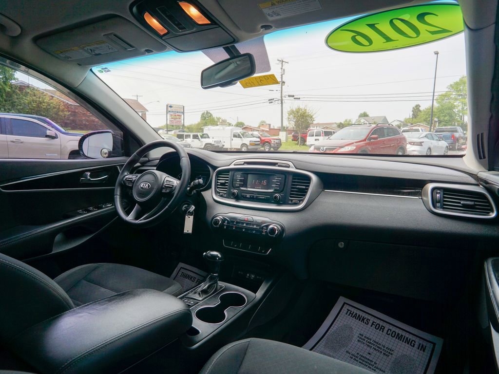 Used 2016 Kia Sorento AWD w/ LX Convenience Package image 11