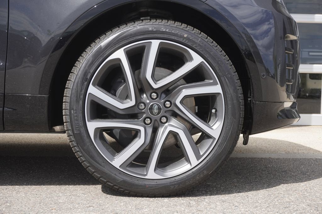 New 2025 Land Rover Discovery Dynamic SE image 35