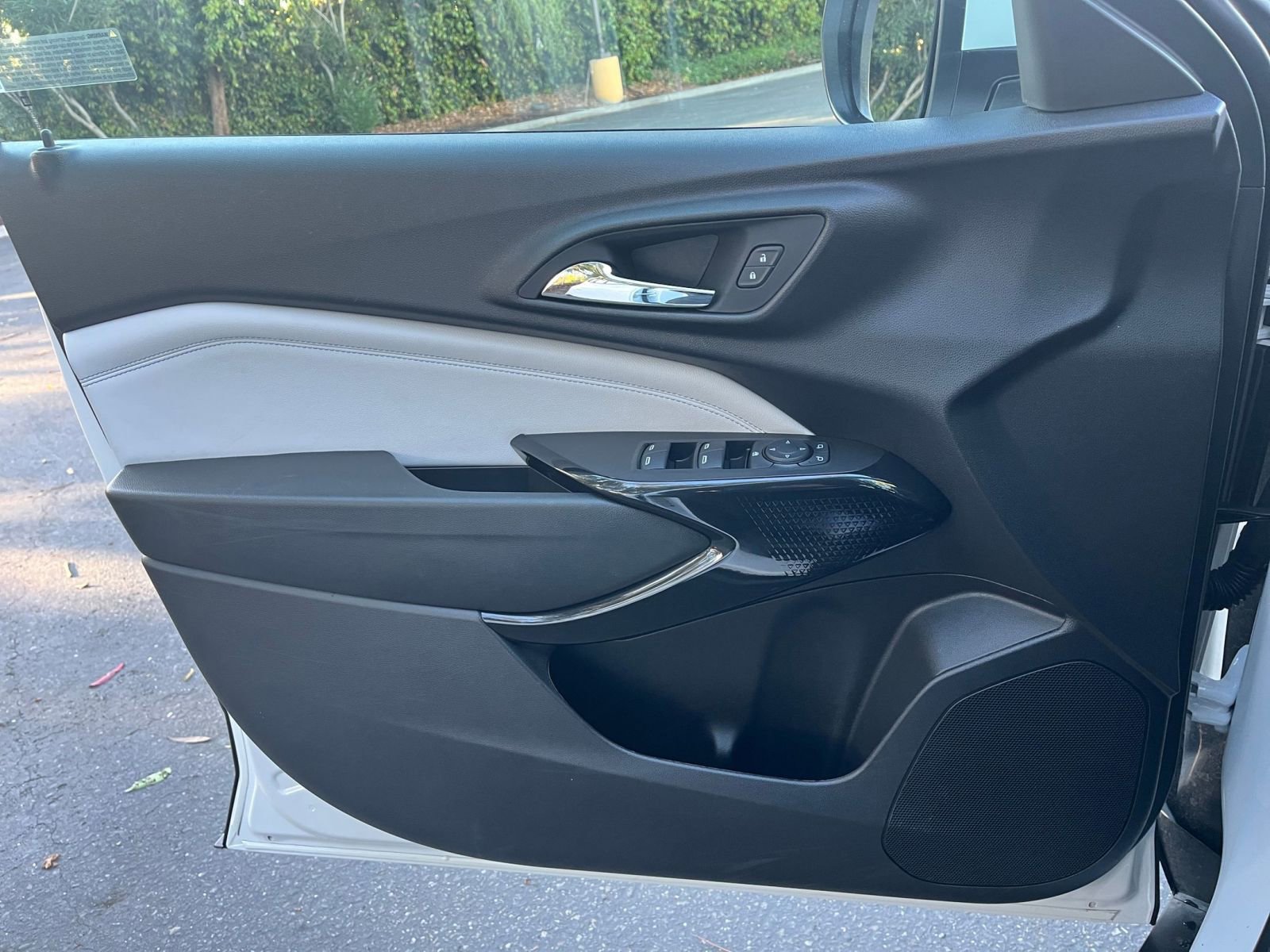 Used 2025 Chevrolet Trax LT w/ LT Convenience Package image 20