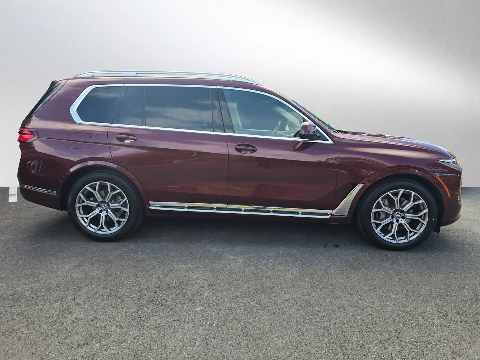 Used 2024 BMW X7 xDrive40i image 2