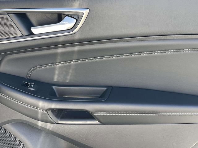 Used 2022 Ford Edge Titanium w/ Equipment Group 301A AWD/4WD image 16