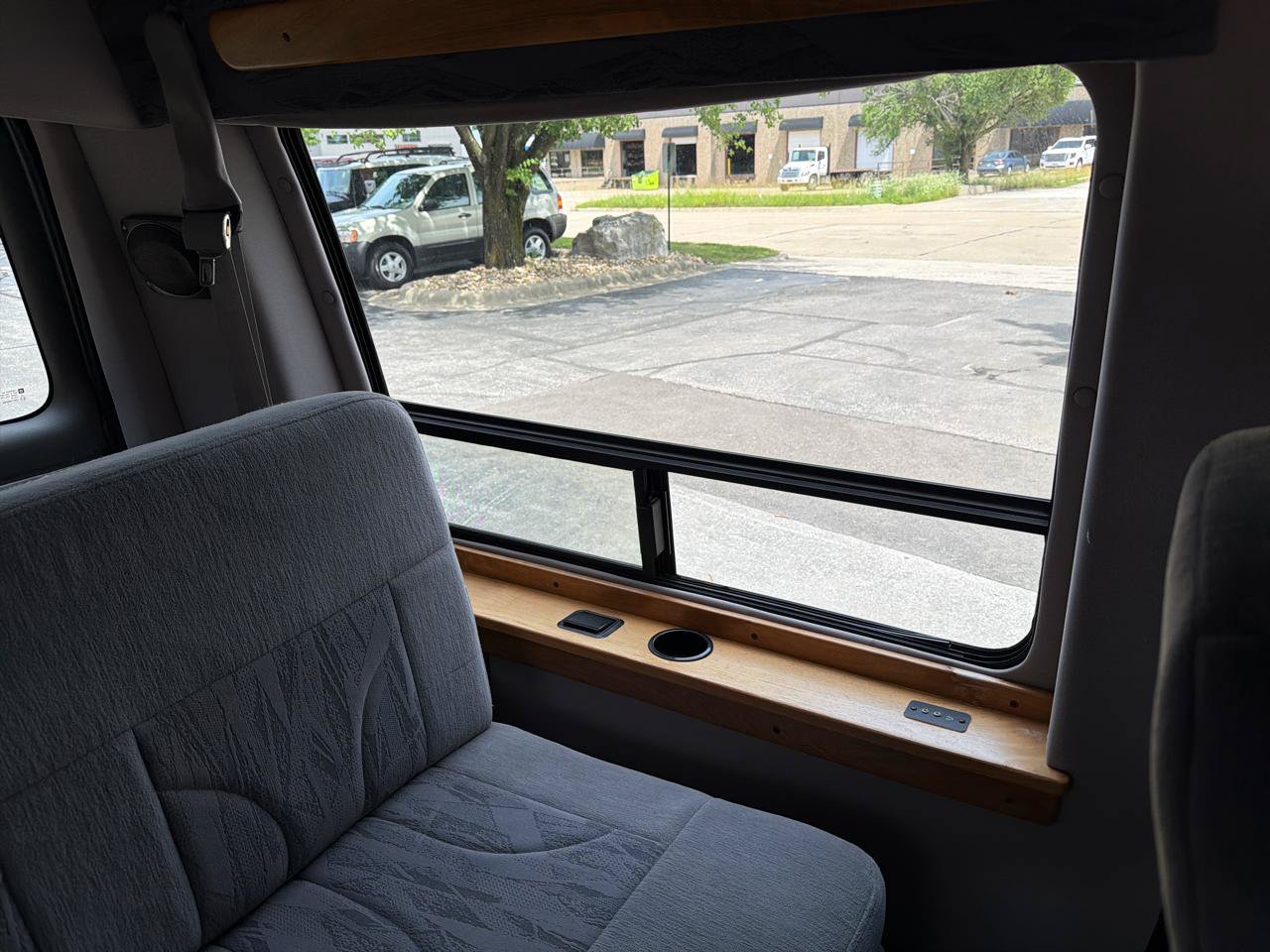 Used 2003 GMC Savana 1500 w/ Preferred Equipment Group 3 RWD image 26