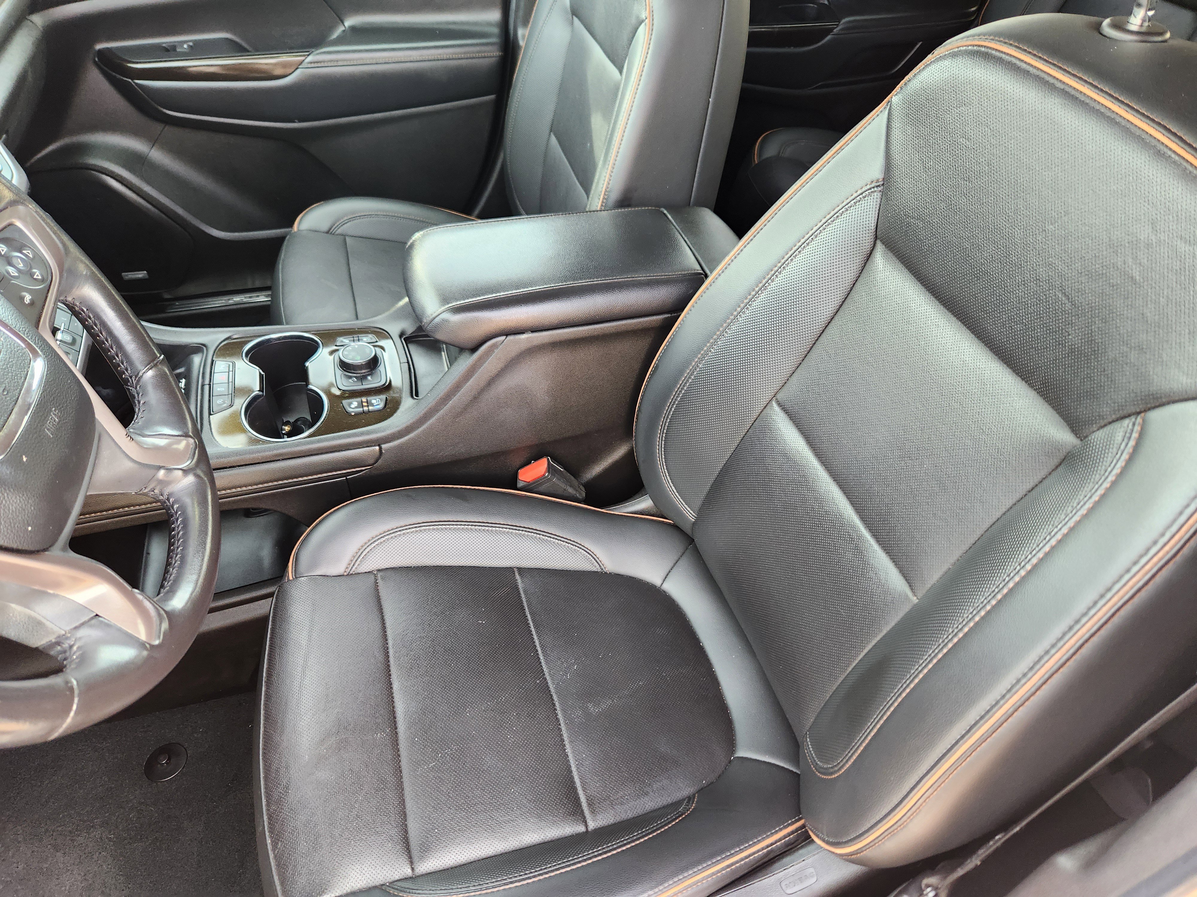 Used 2022 GMC Acadia AT4 w/ Technology Package image 9