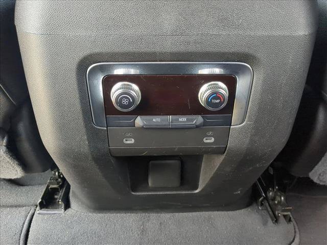 Used 2023 GMC Yukon XL SLT RWD image 17