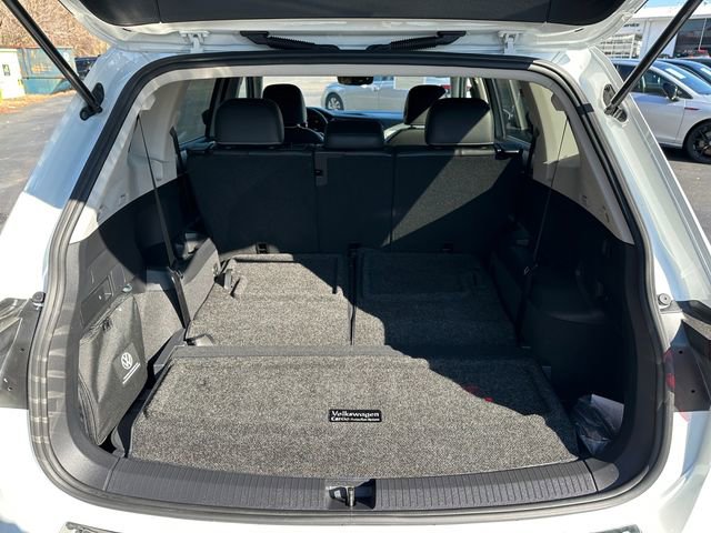 Used 2023 Volkswagen Tiguan SE w/ Panoramic Sunroof Package image 31