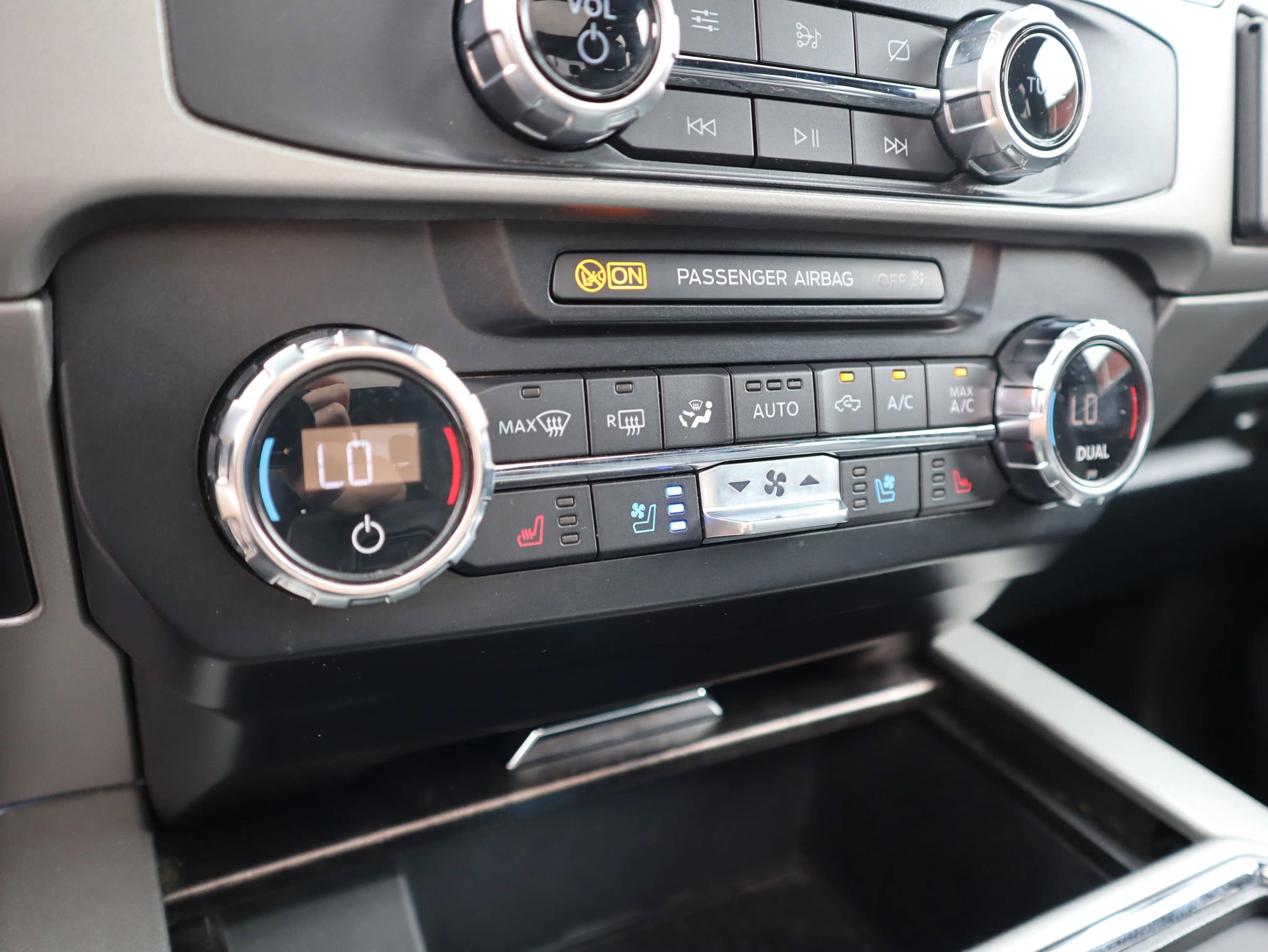 Used 2022 Ford F350 Lariat w/ Tremor Off-Road Package image 18