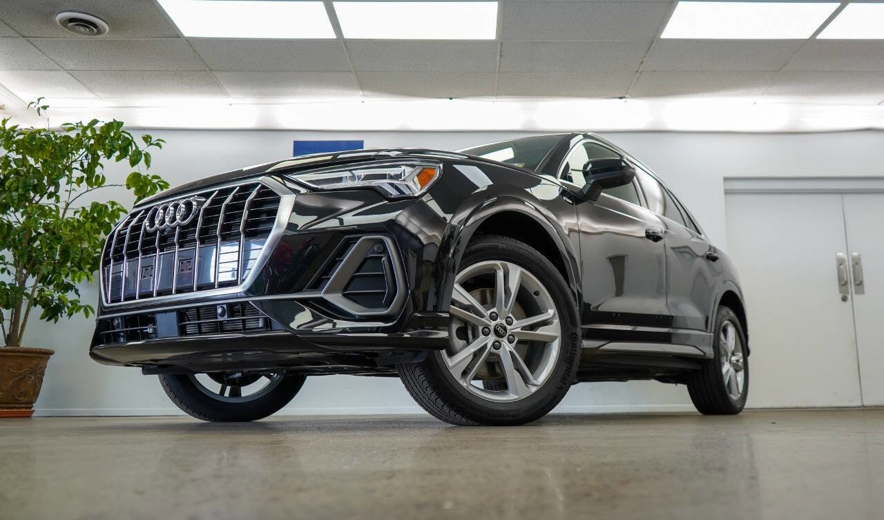 Used 2024 Audi Q3 2.0T Premium Plus w/ Premium Plus Package image 3