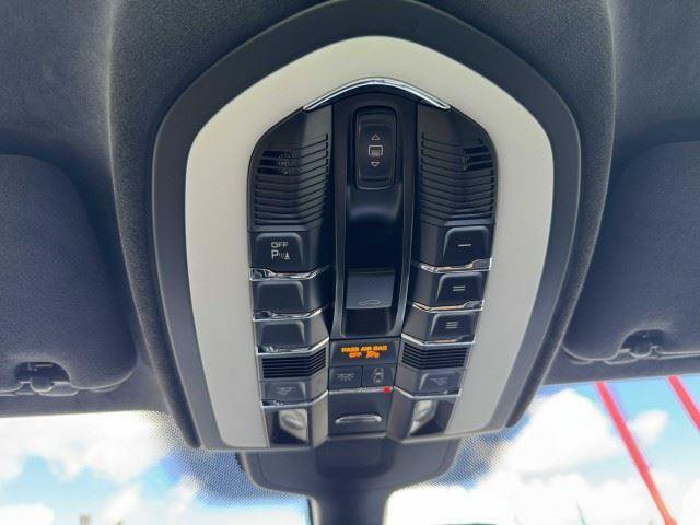 Used 2017 Porsche Cayenne GTS AWD/4WD image 31