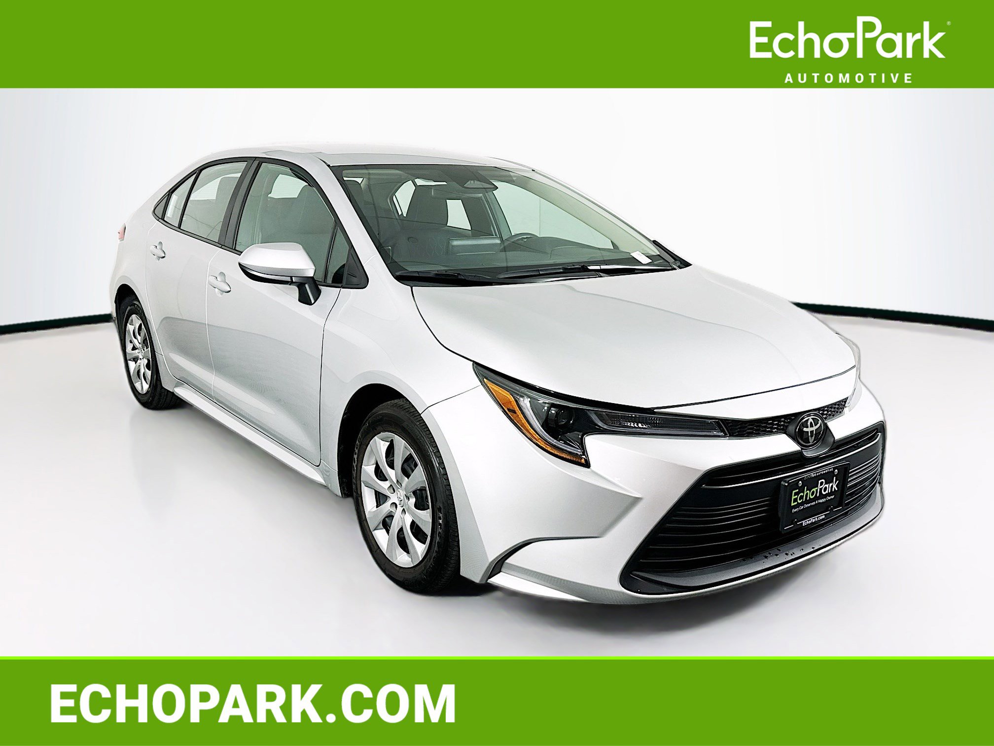 Used 2025 Toyota Corolla LE image 1