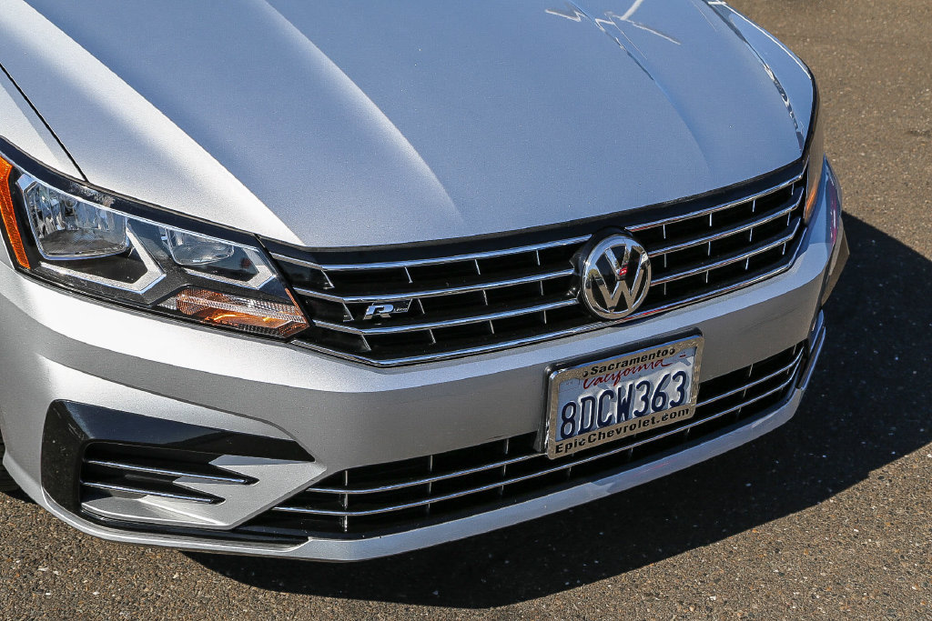 Used 2018 Volkswagen Passat 2.0T R-Line FWD image 13