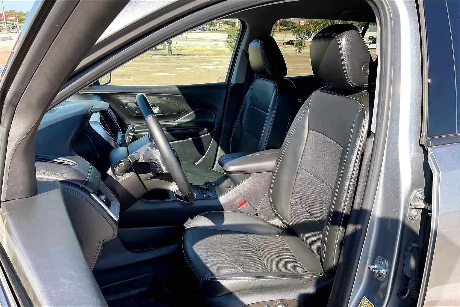 Used 2023 GMC Terrain SLT FWD image 11