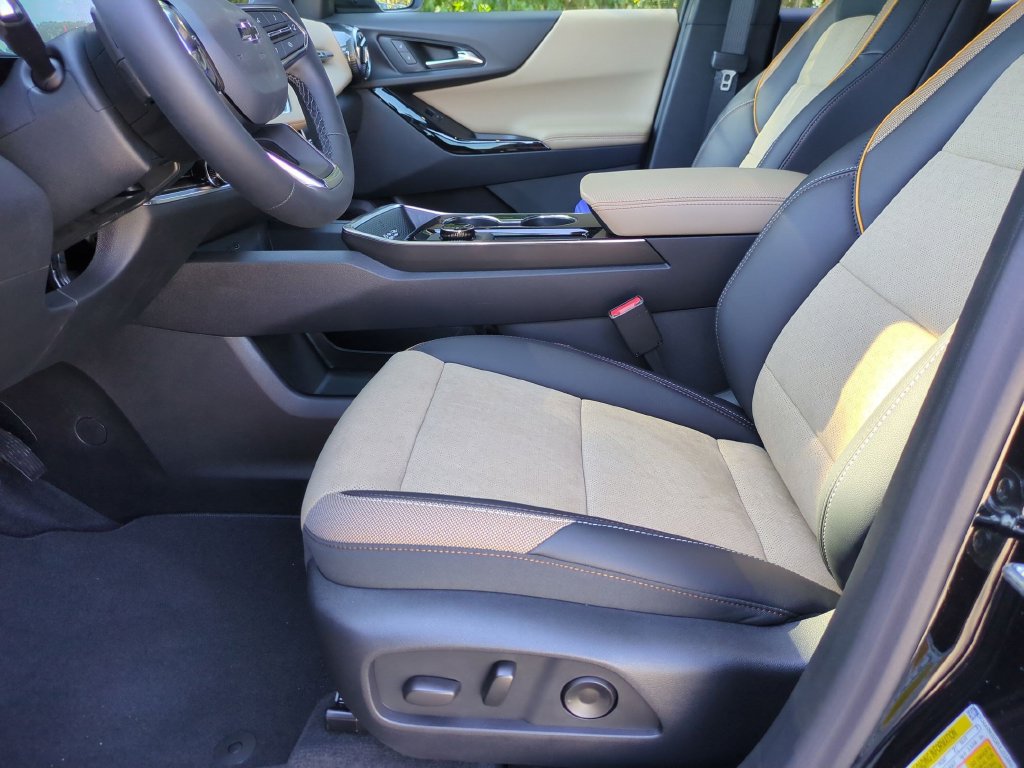 New 2027 Chevrolet Equinox ACTIV w/ Convenience Package III FWD image 15
