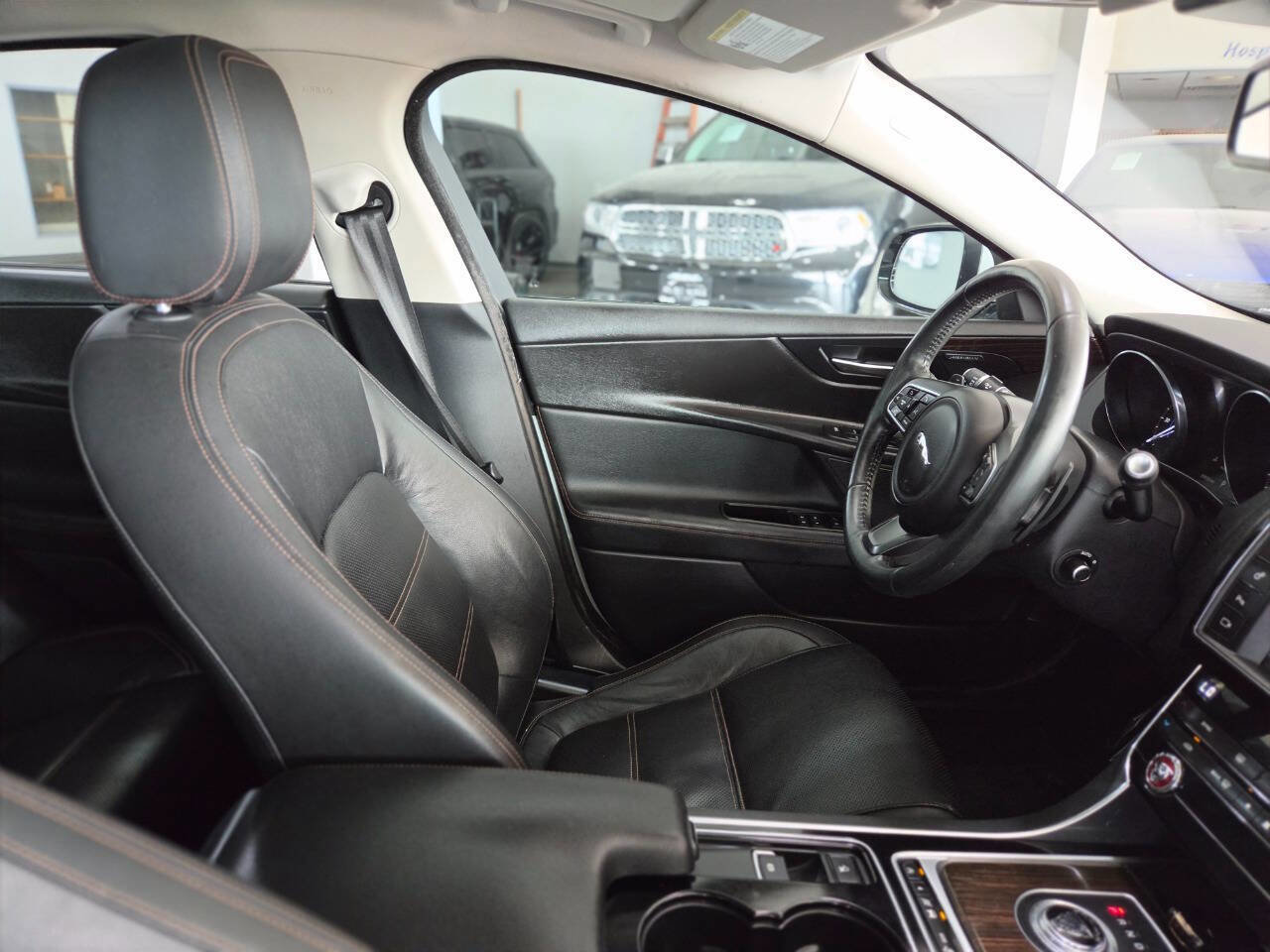 Used 2017 Jaguar XE Prestige RWD image 26