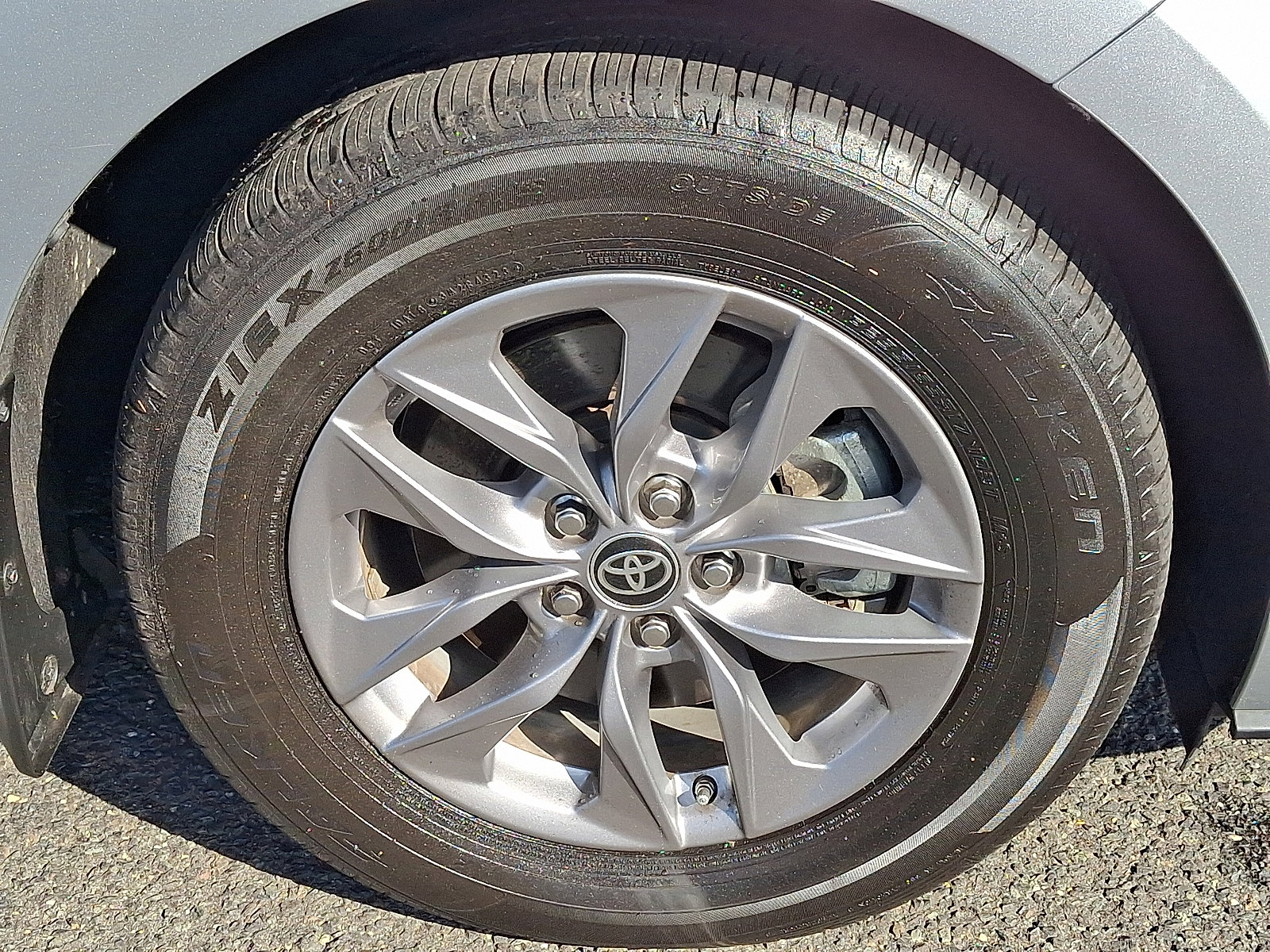 Certified 2024 Toyota Sienna XLE image 9