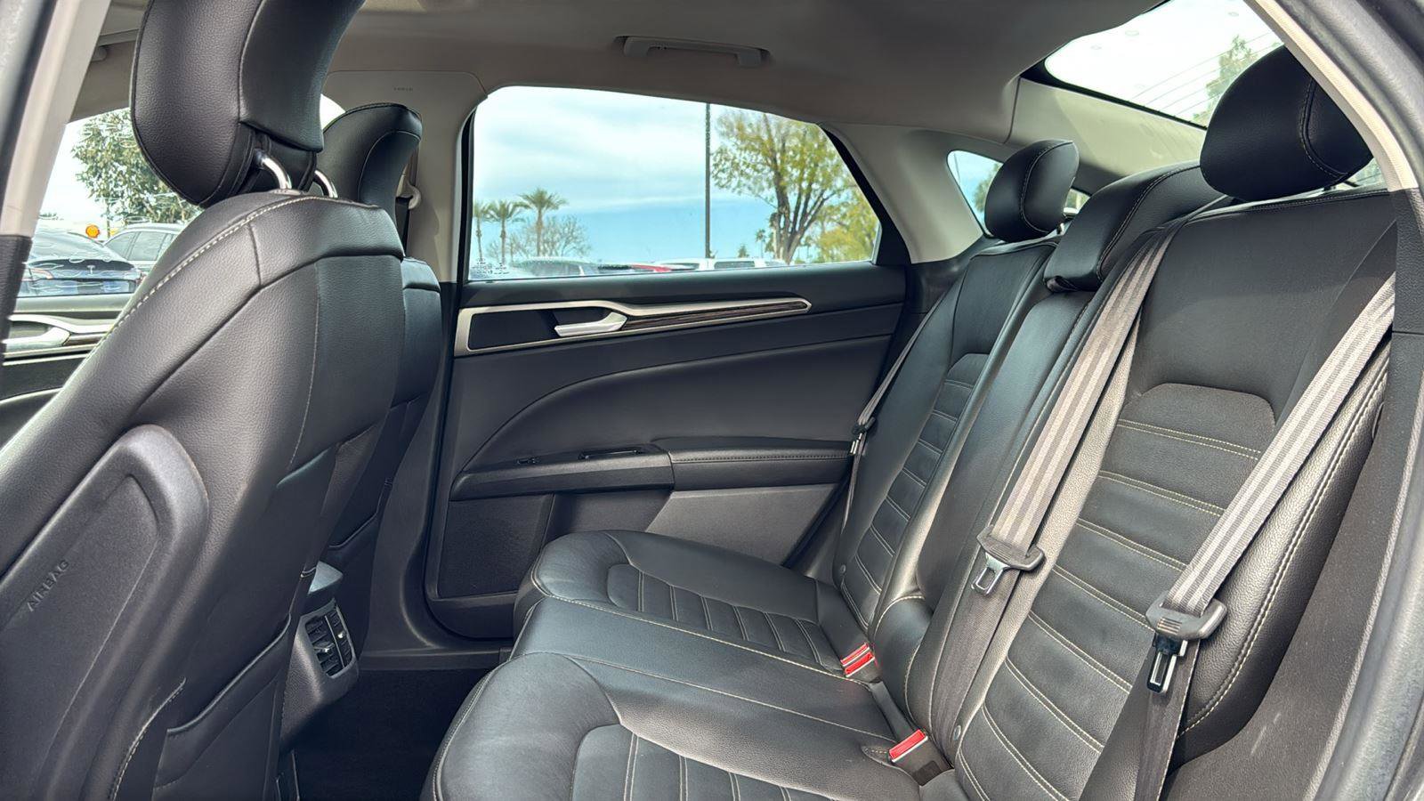 Used 2015 Ford Fusion SE w/ Equipment Group 202A image 24